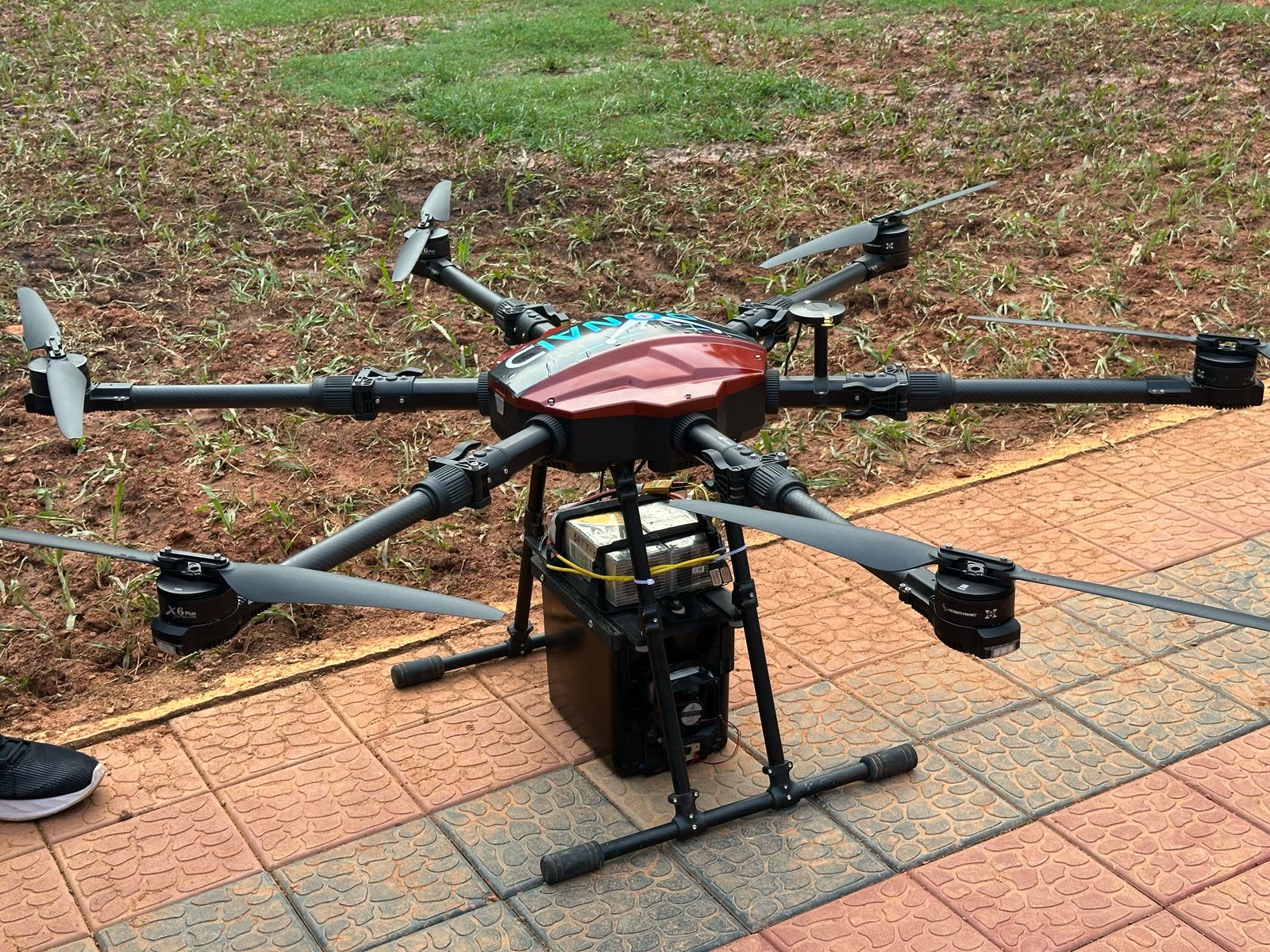 Akira, a large carbon-fibre hexacopter with a DronAid canopy and medical payload box